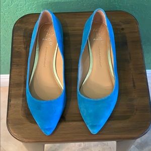Banana Republic Aqua blue flats size 8
